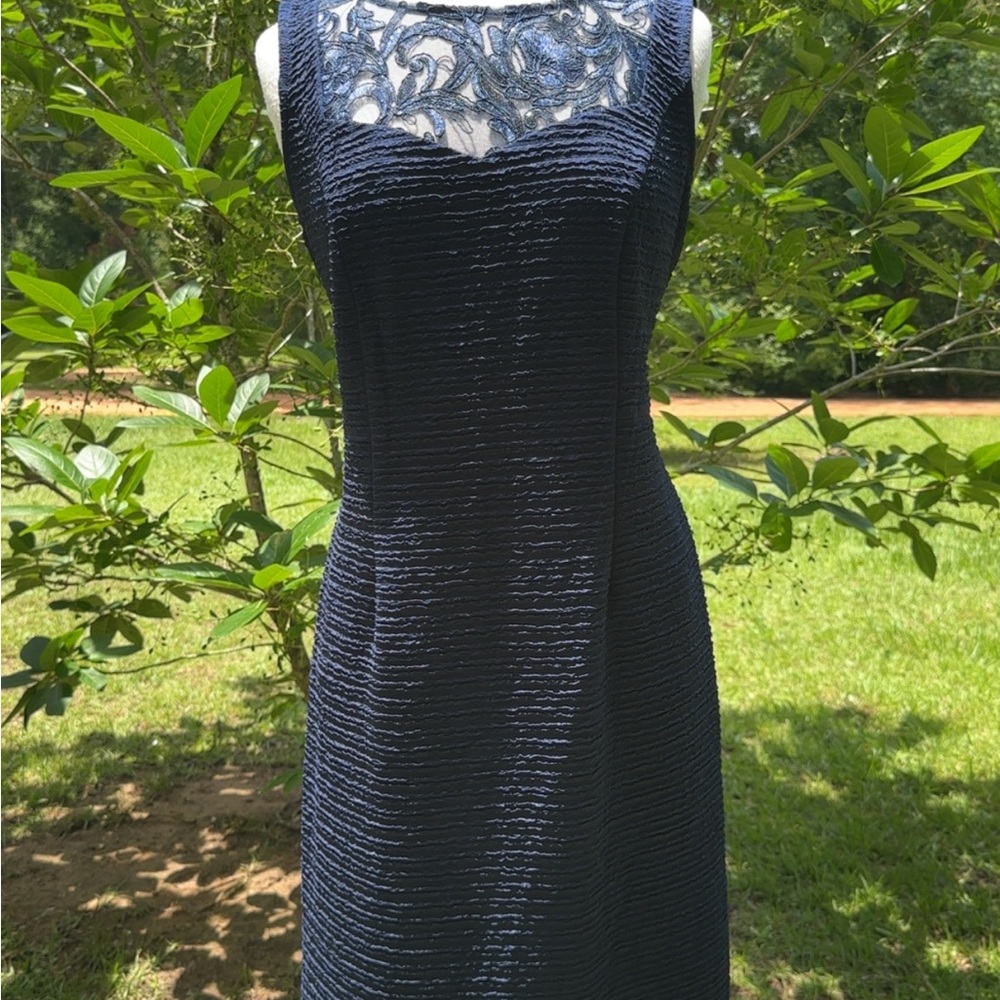 Elegant Blue Sleeveless Scoop Neck Sheath Dress